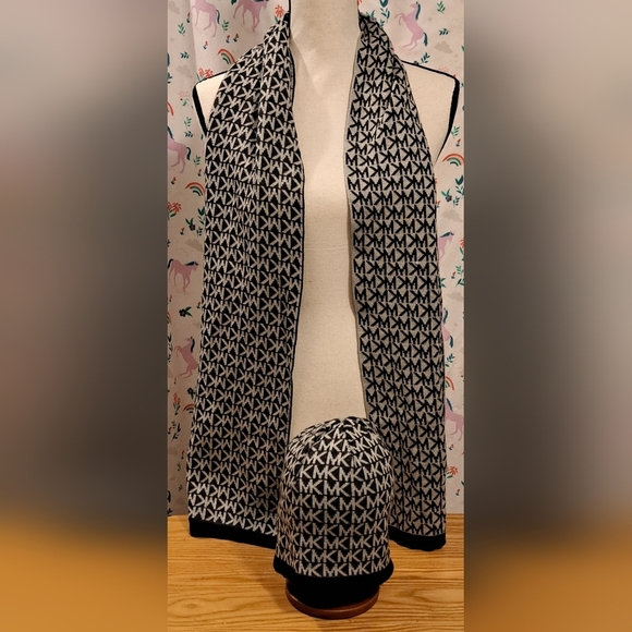 NWOT Michael Kors Black & Grey Casual Preppy Hat & Scarf Wrap Set - Picture 2 of 9